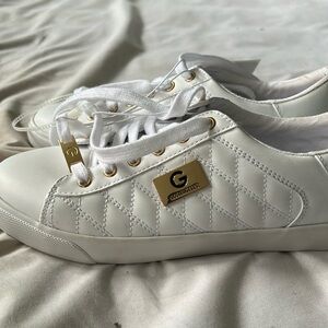 Shows from DD's Discount store